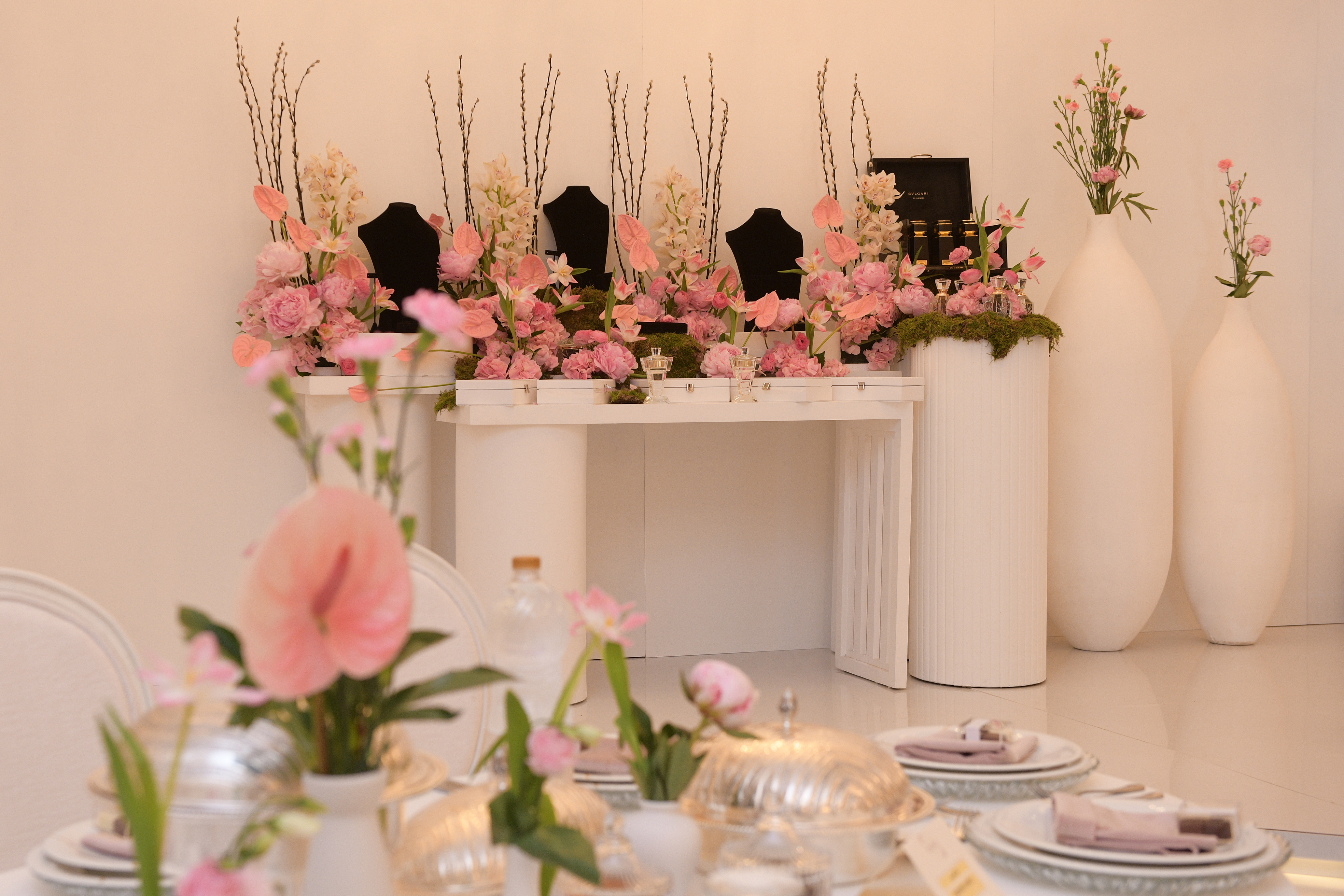 خدمات تأجير الديكور والقطع