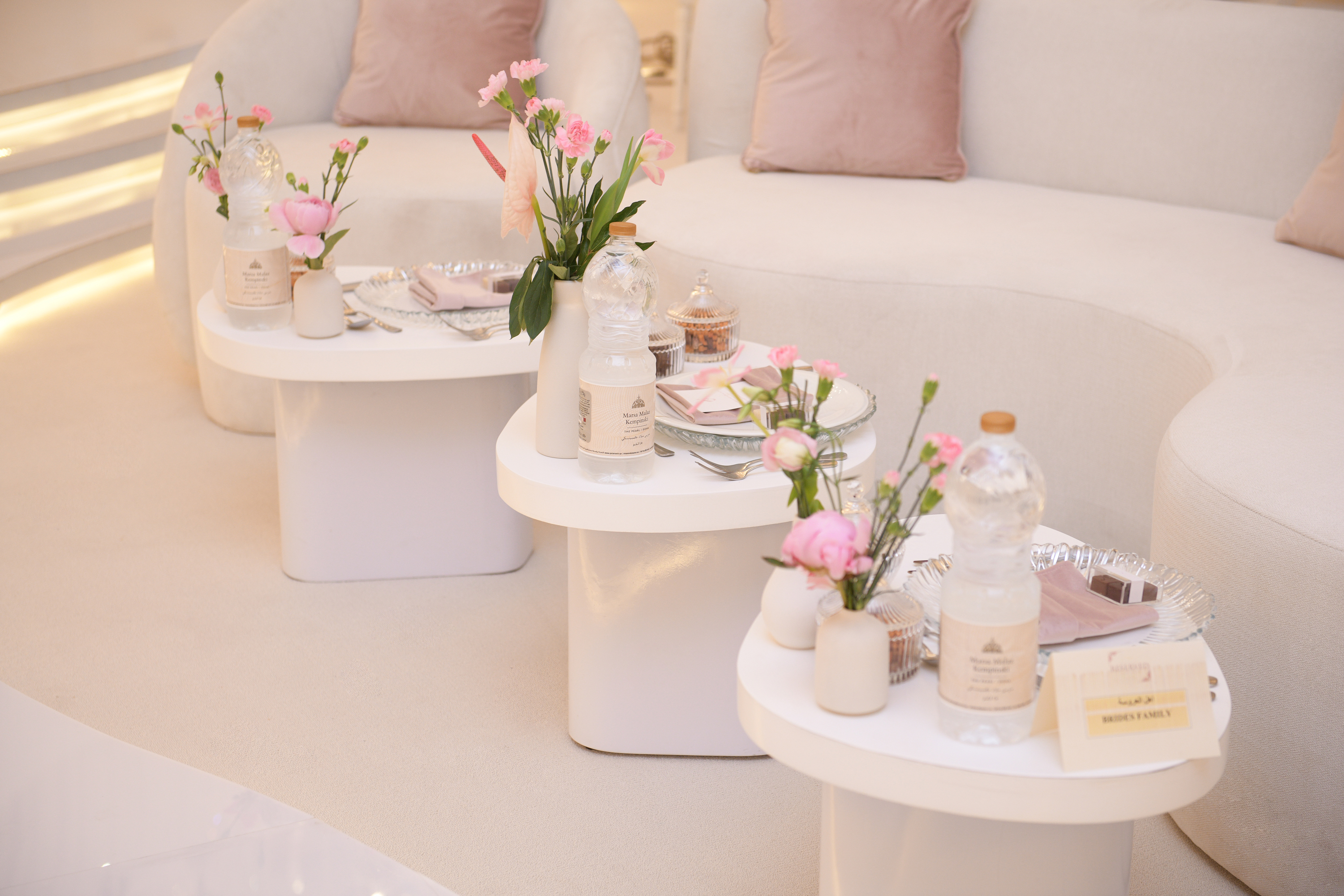 خدمات تأجير الديكور والقطع