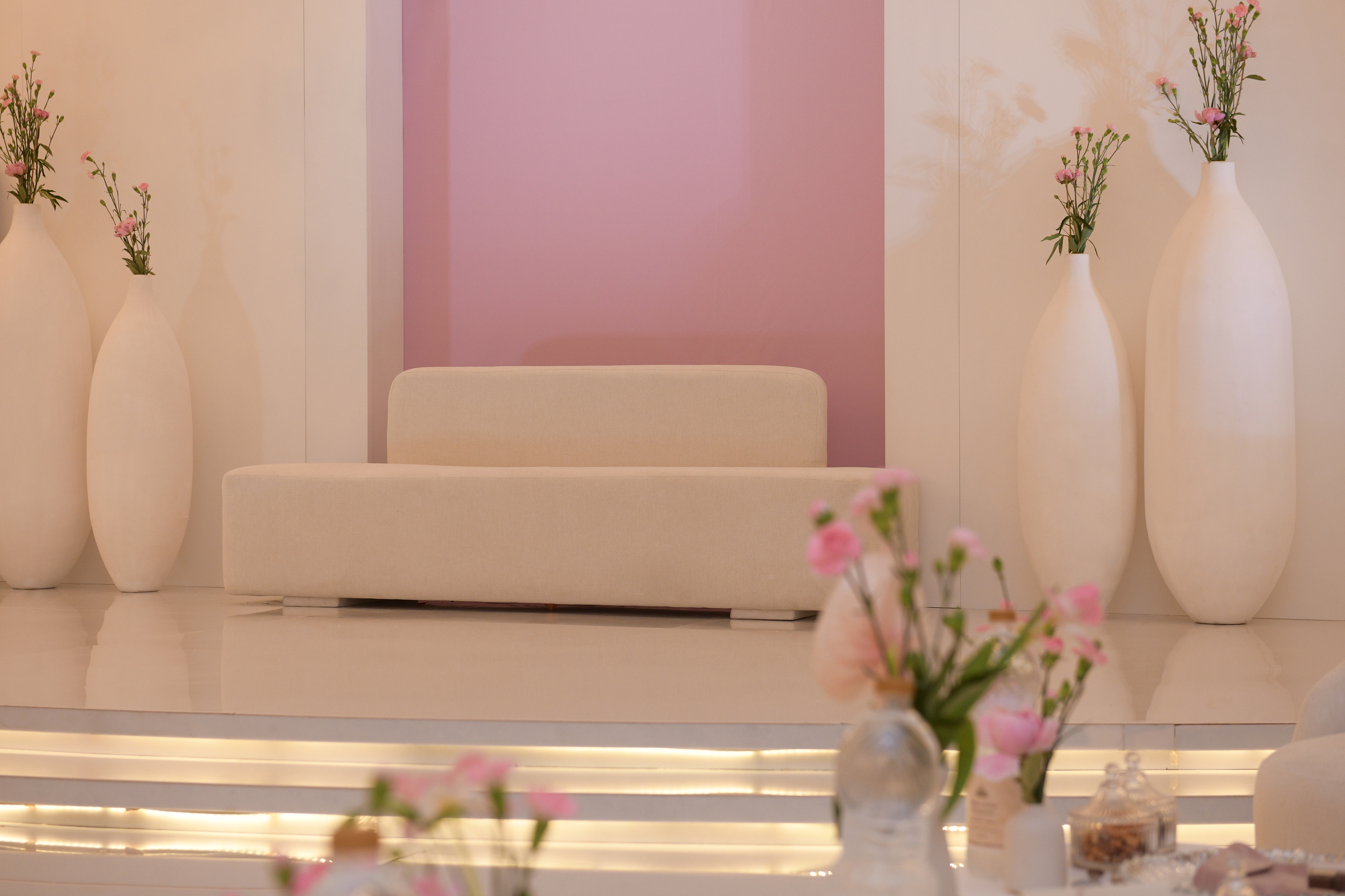 خدمات تأجير الديكور والقطع